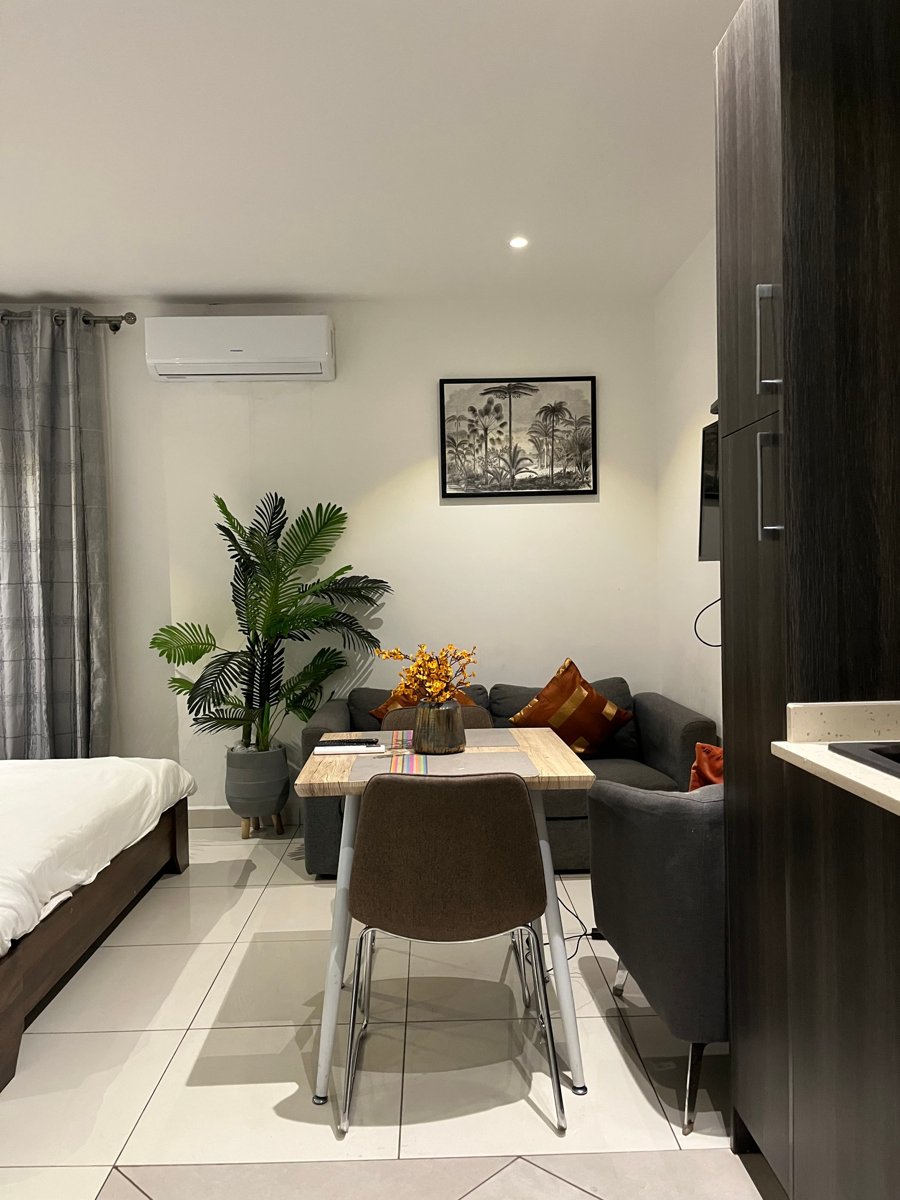 Executive Deluxe Studio  2