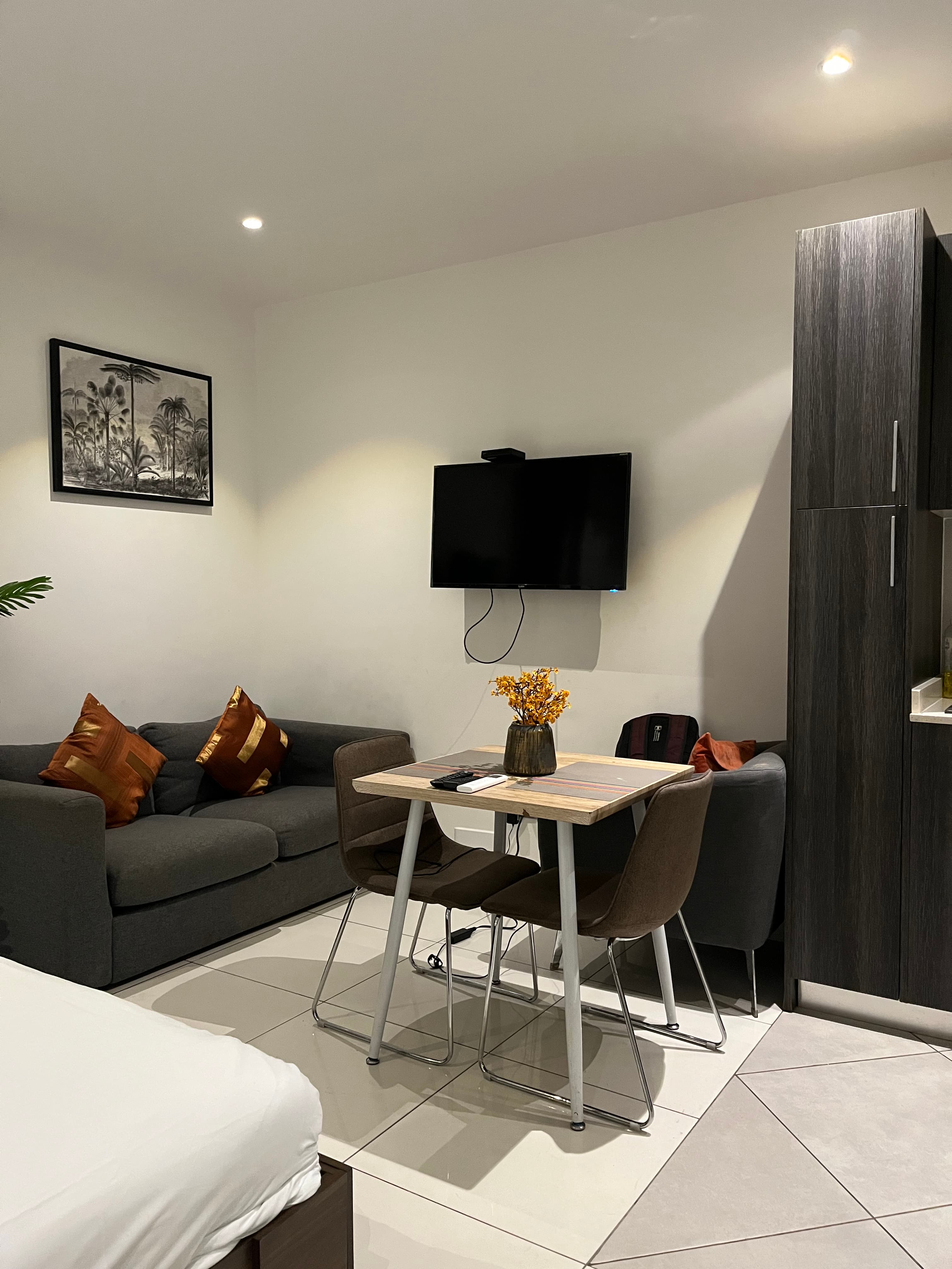 Executive Deluxe Studio  8