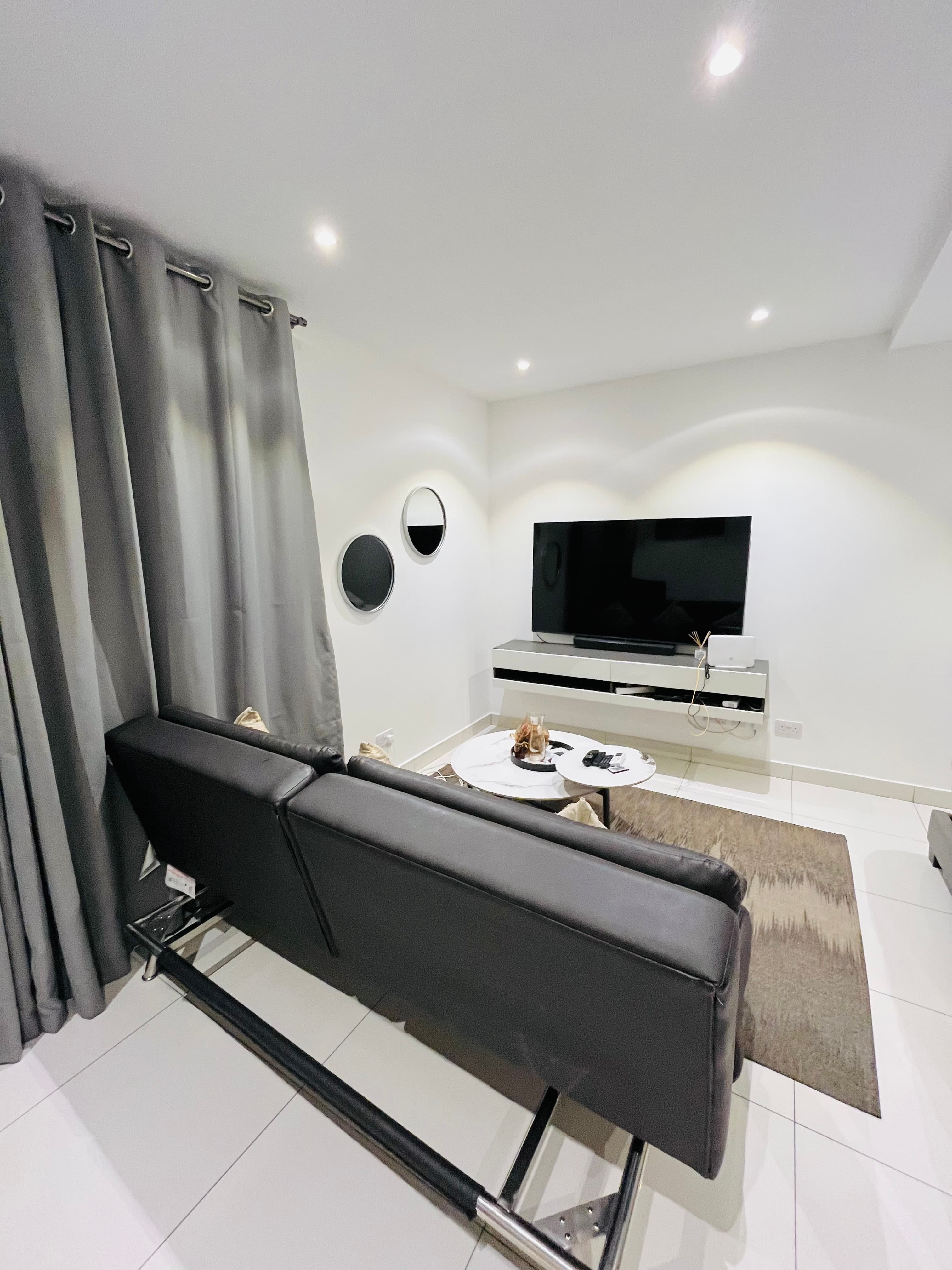 Executive Deluxe Studio 2