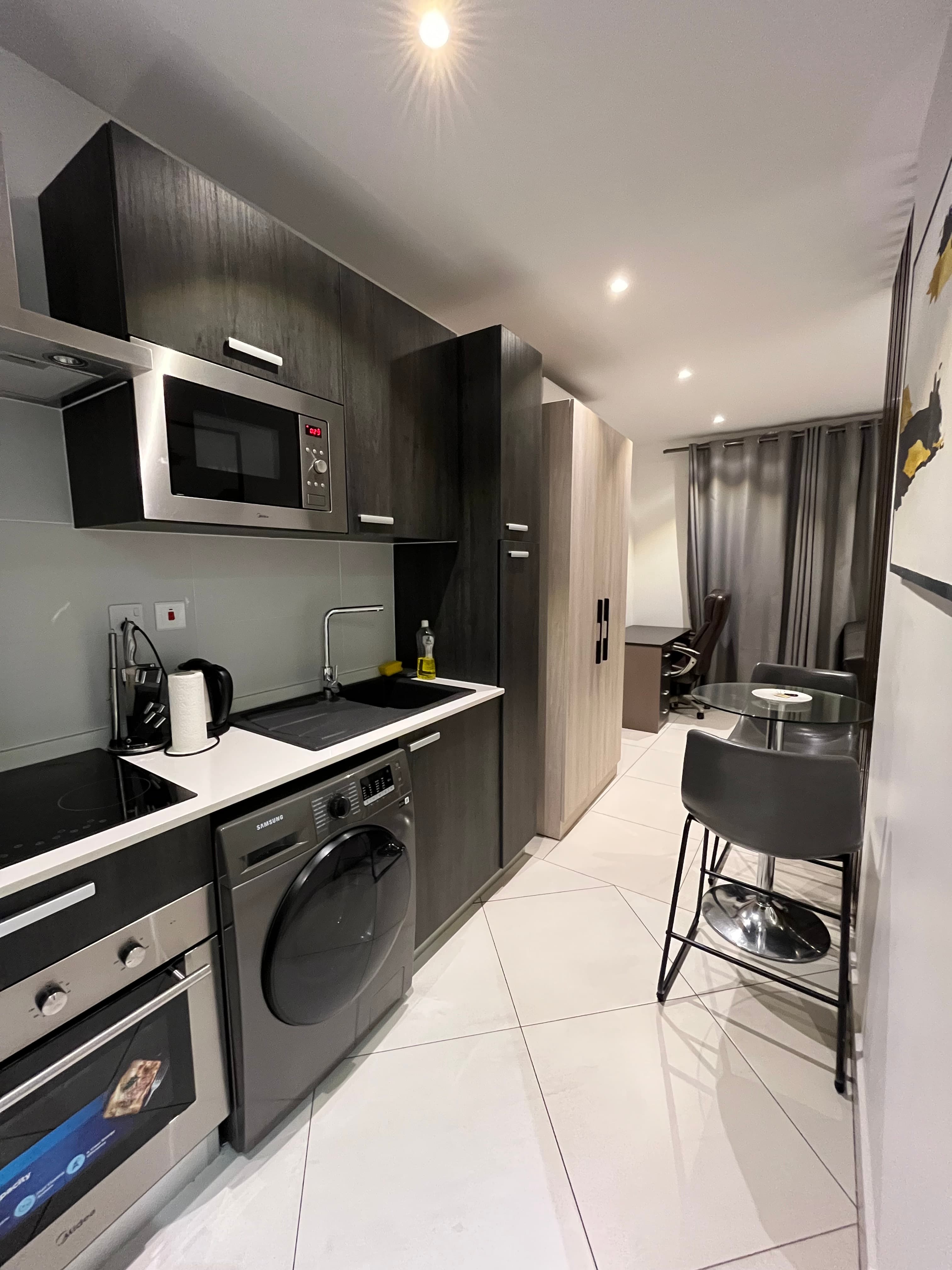 Executive Deluxe Studio 9