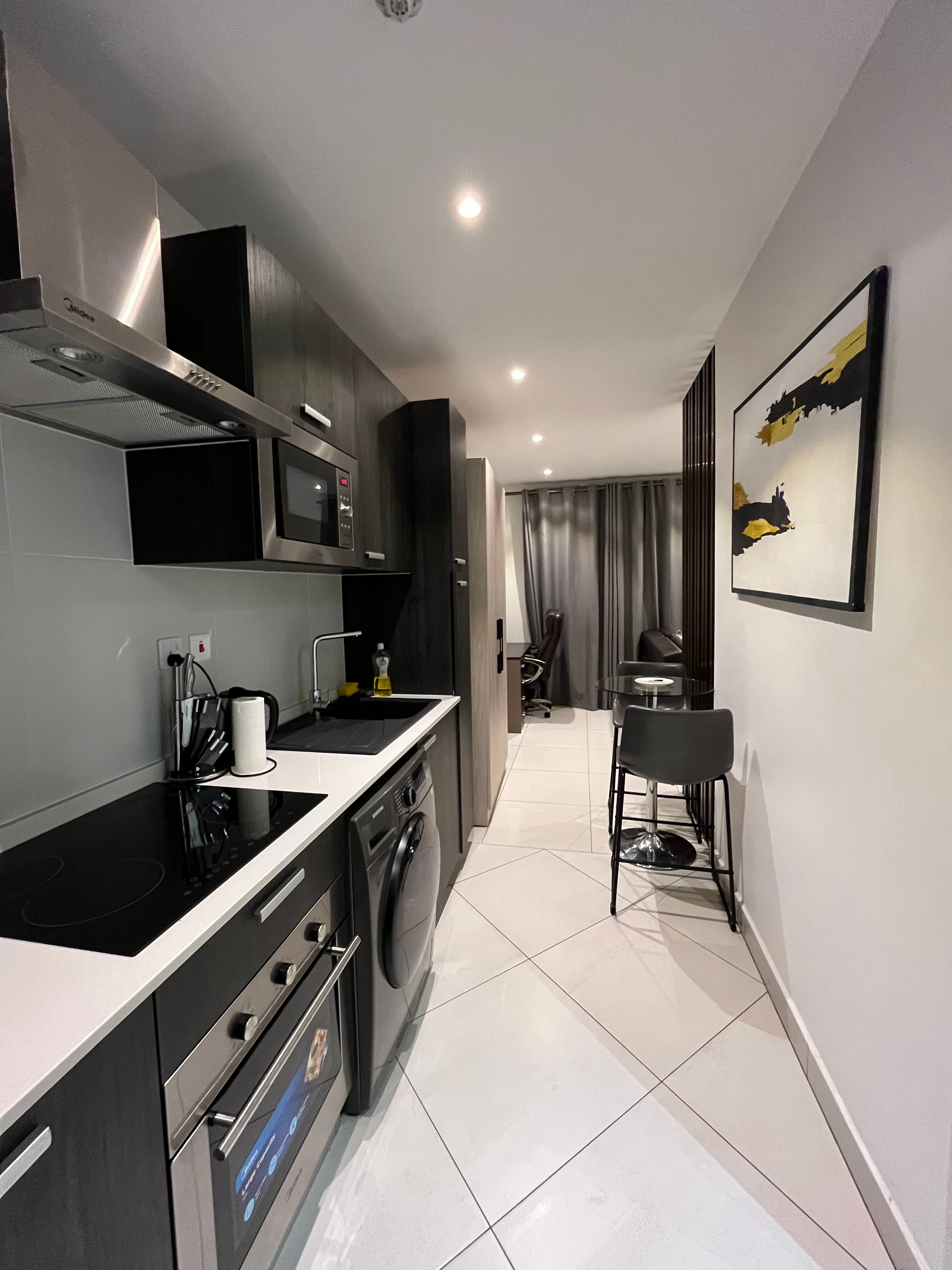 Executive Deluxe Studio 12