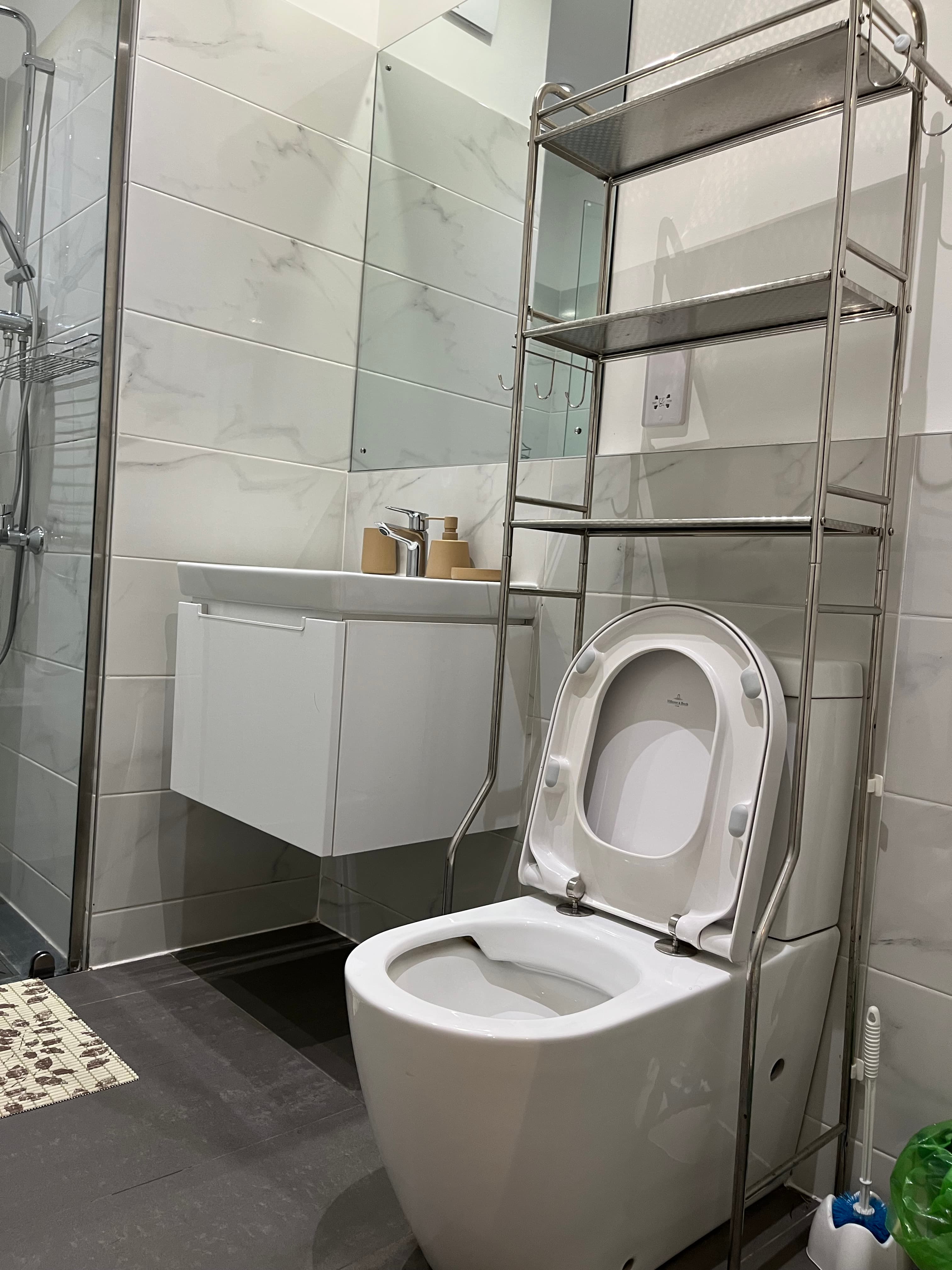 Executive Deluxe Studio 14