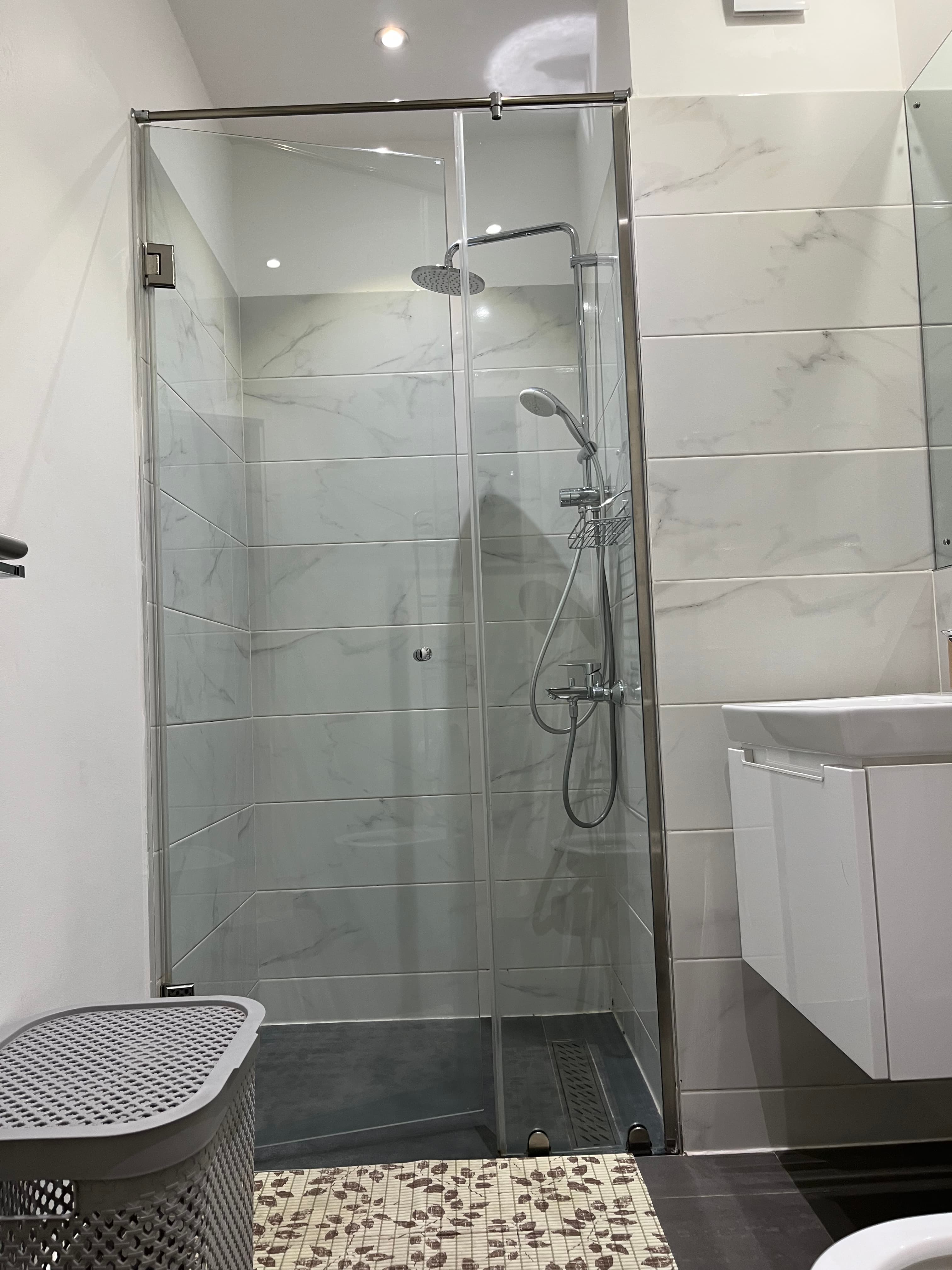 Executive Deluxe Studio 15